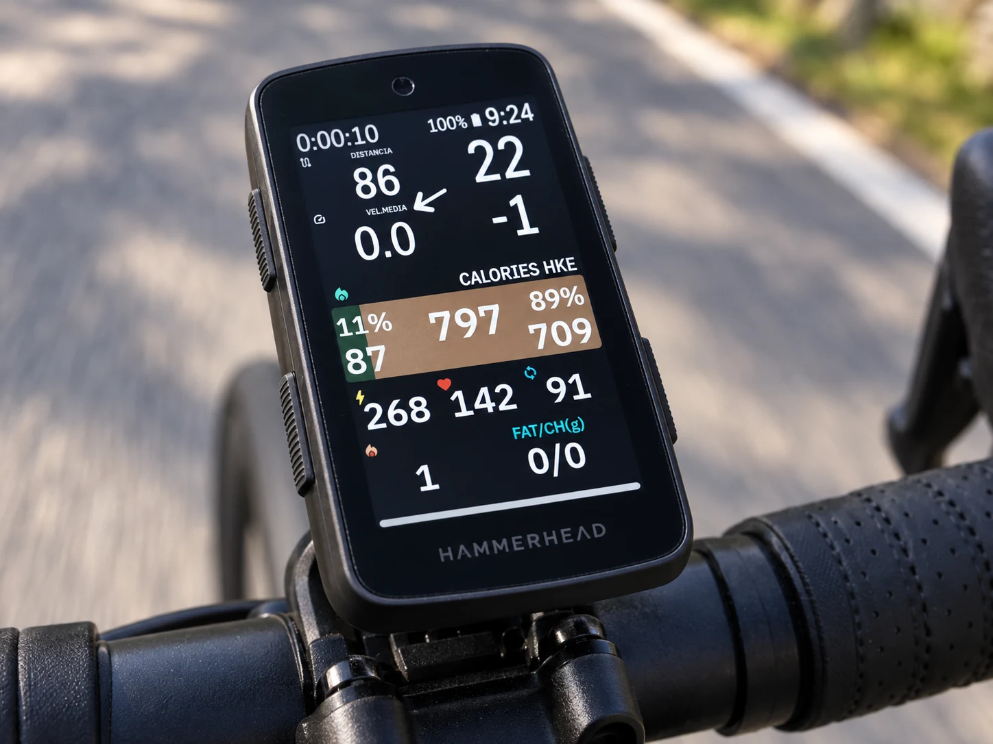 Pantalla de energía de VinHkE en Karoo montado en la bici con calorías y grasa/carbohidratos